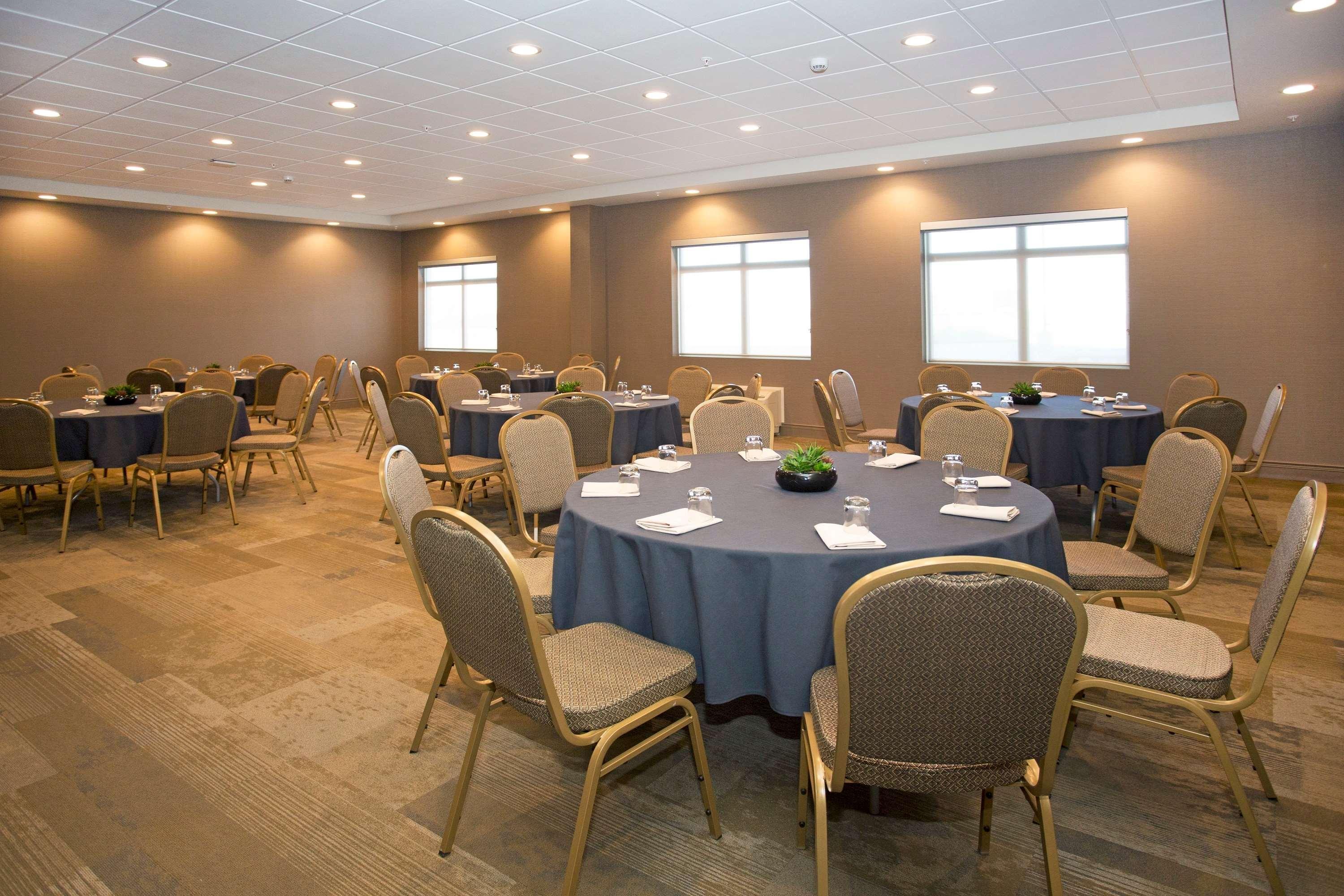 Wingate By Wyndham Calgary Airport Hotell Exteriör bild