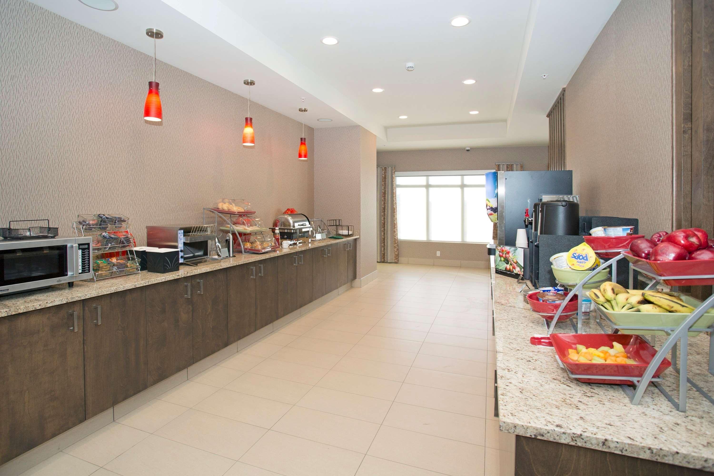 Wingate By Wyndham Calgary Airport Hotell Exteriör bild