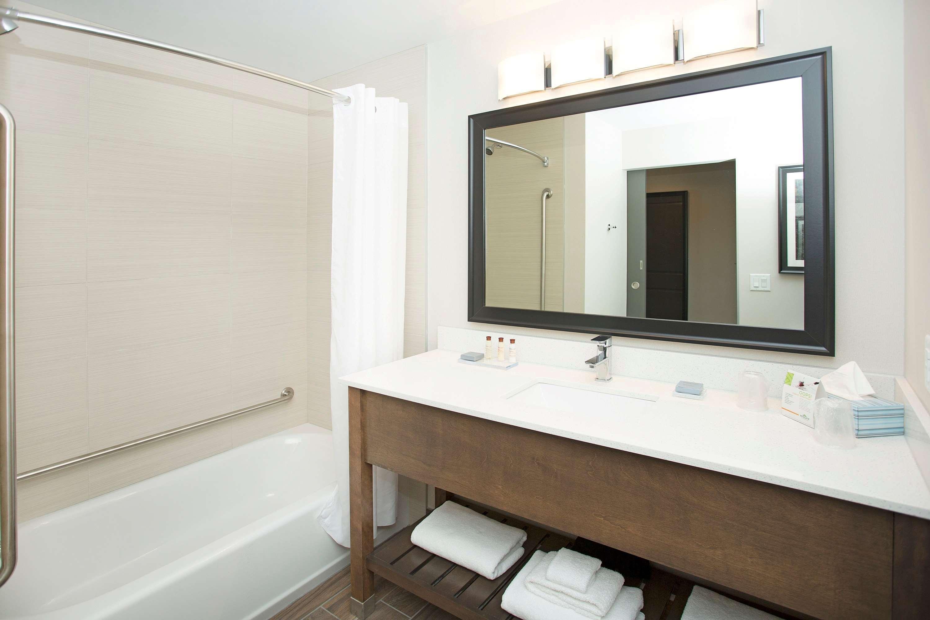 Wingate By Wyndham Calgary Airport Hotell Exteriör bild