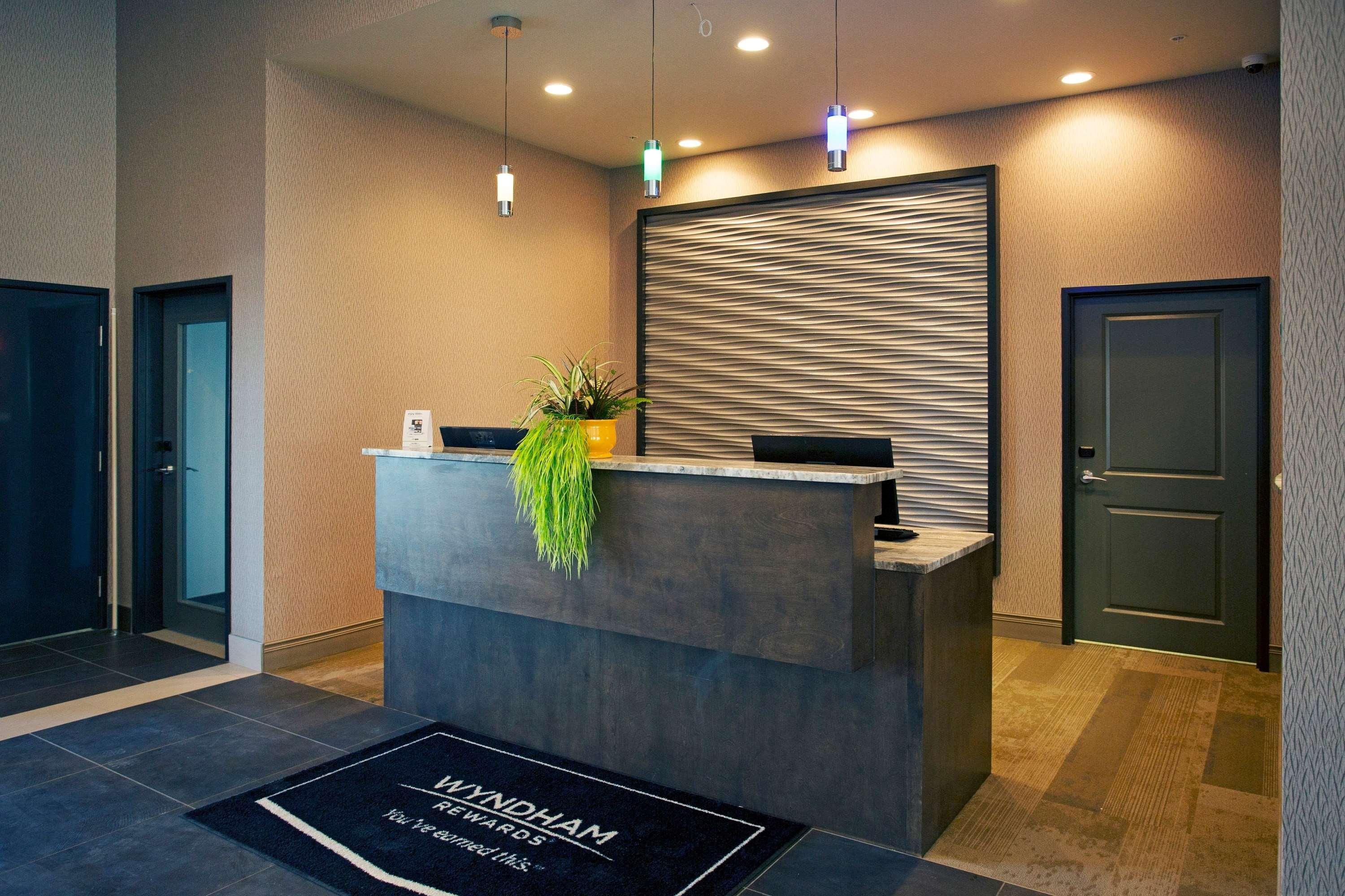 Wingate By Wyndham Calgary Airport Hotell Exteriör bild