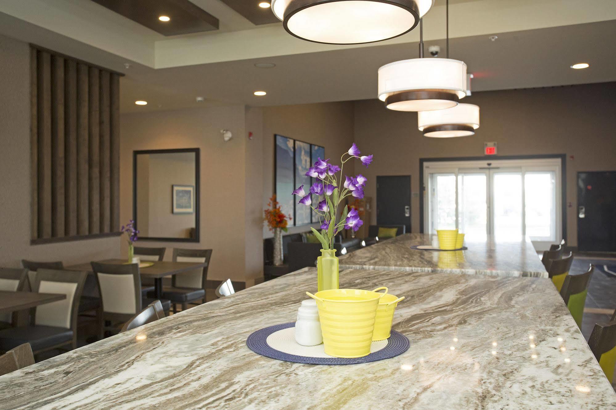Wingate By Wyndham Calgary Airport Hotell Exteriör bild